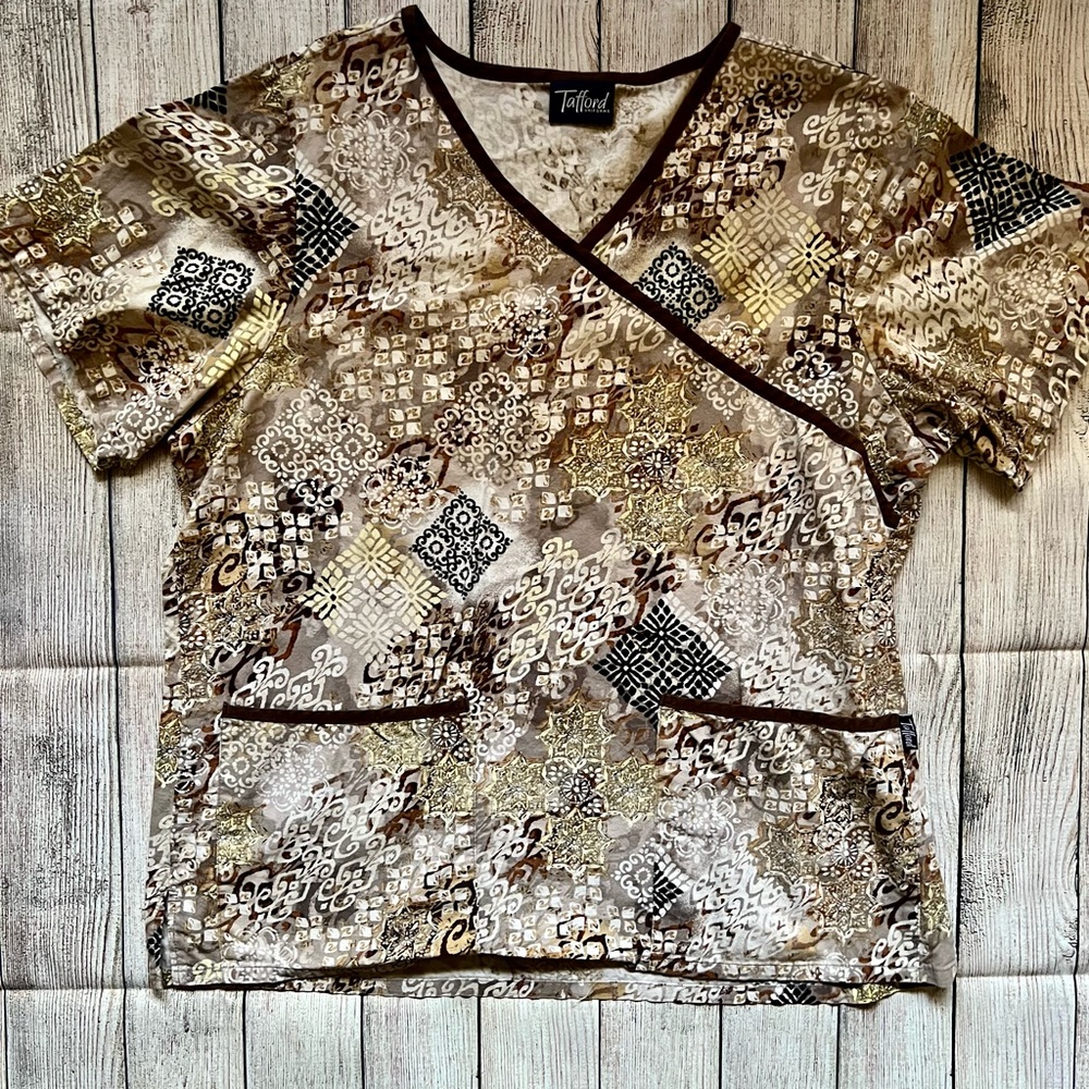 ▪️Brown Abstract Scrub Top▪️